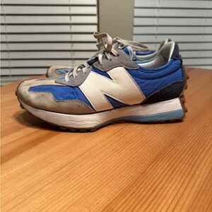 USED New Balance 327 Women’s size 9